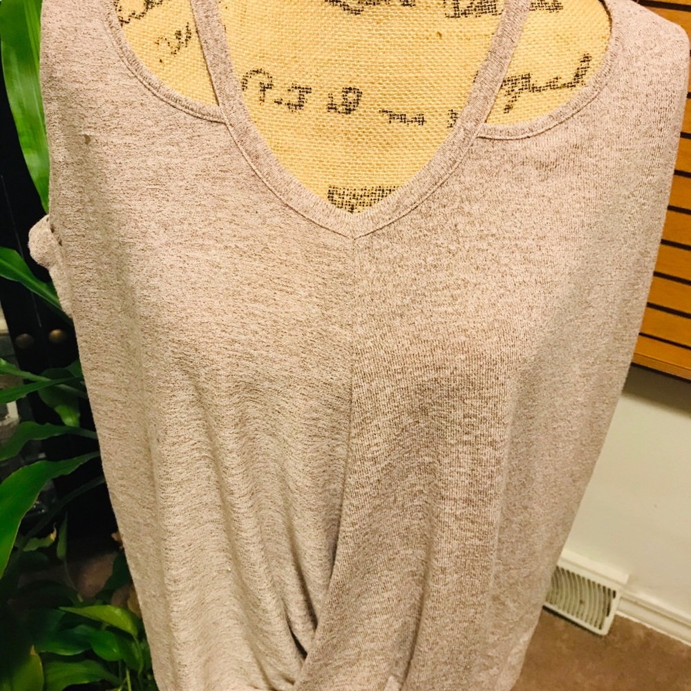 SOLD 3/$20🌸 She and sky blouse